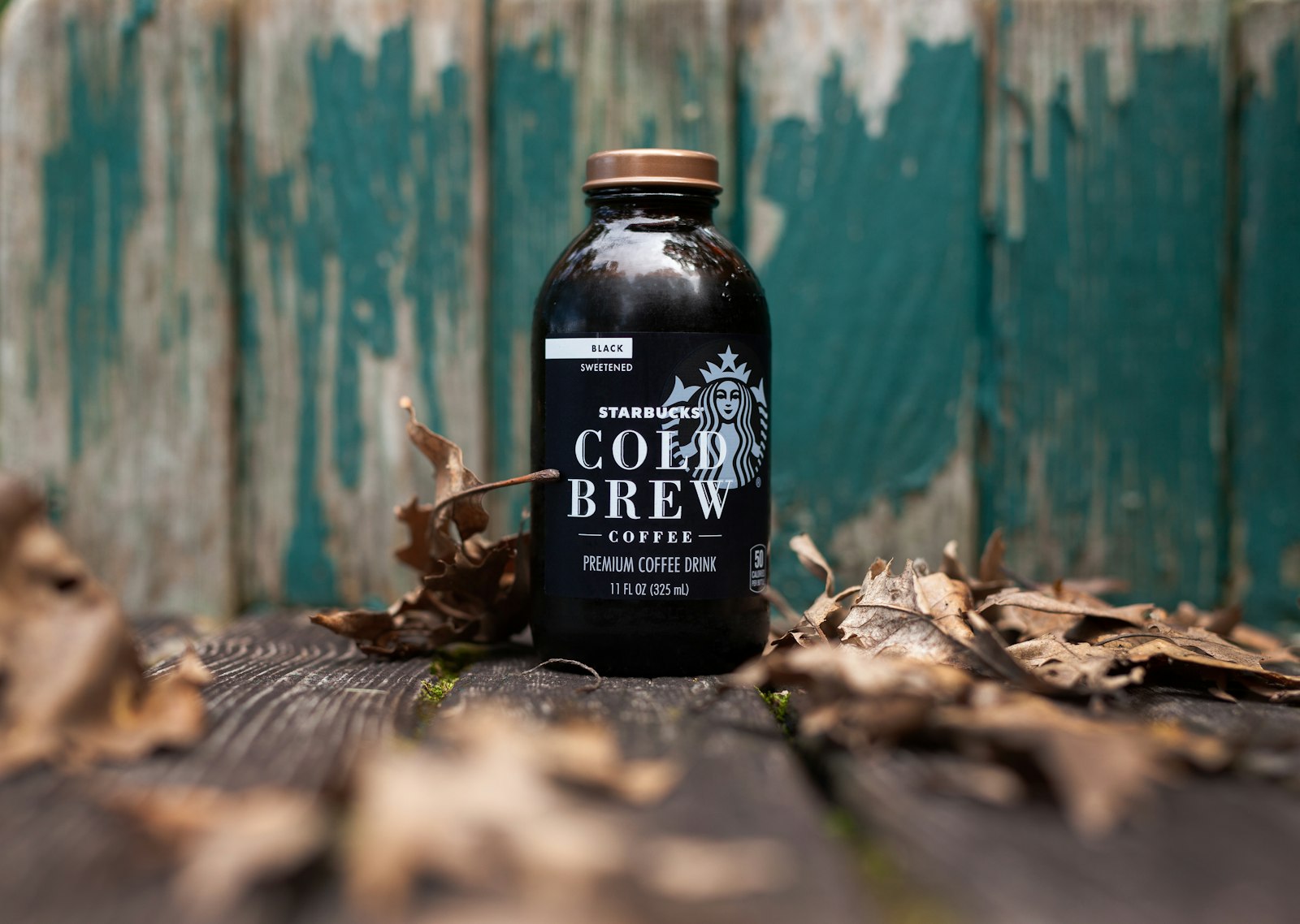 Abgefüllter Cold Brew in einer Glasflasche