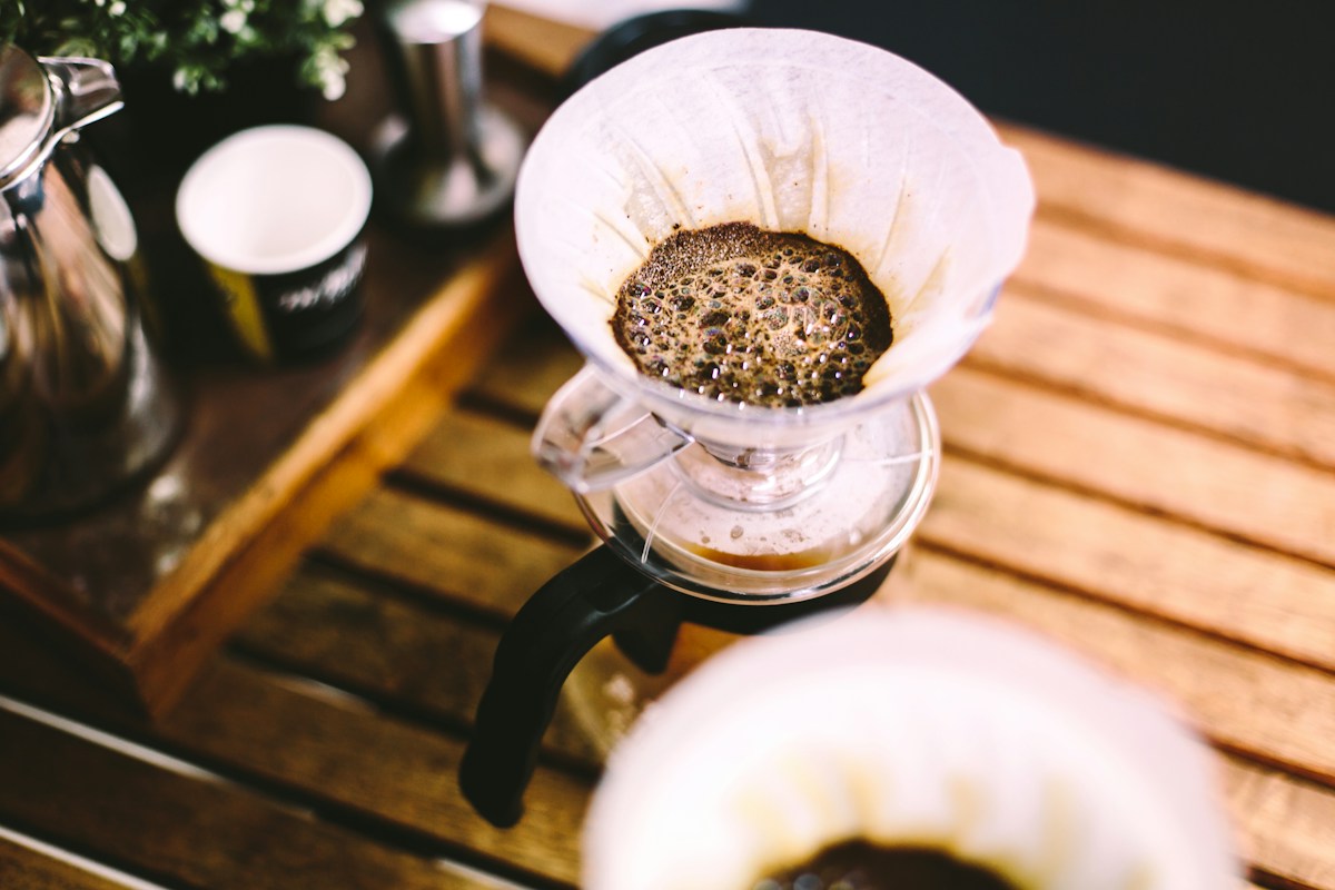 Kaffee in einer Glaskaraffe, Symbolfoto zur Kaffeezubereitung