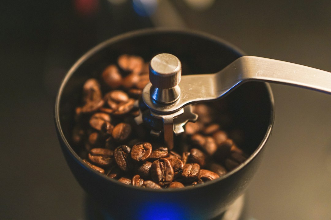 Eine Kaffeemühle am Morgen