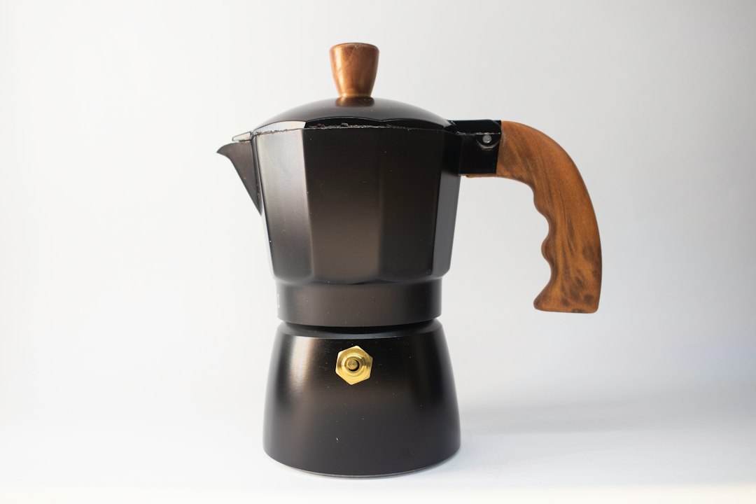 Eine Moka-Kanne, der klassische Espressokocher für den Herd