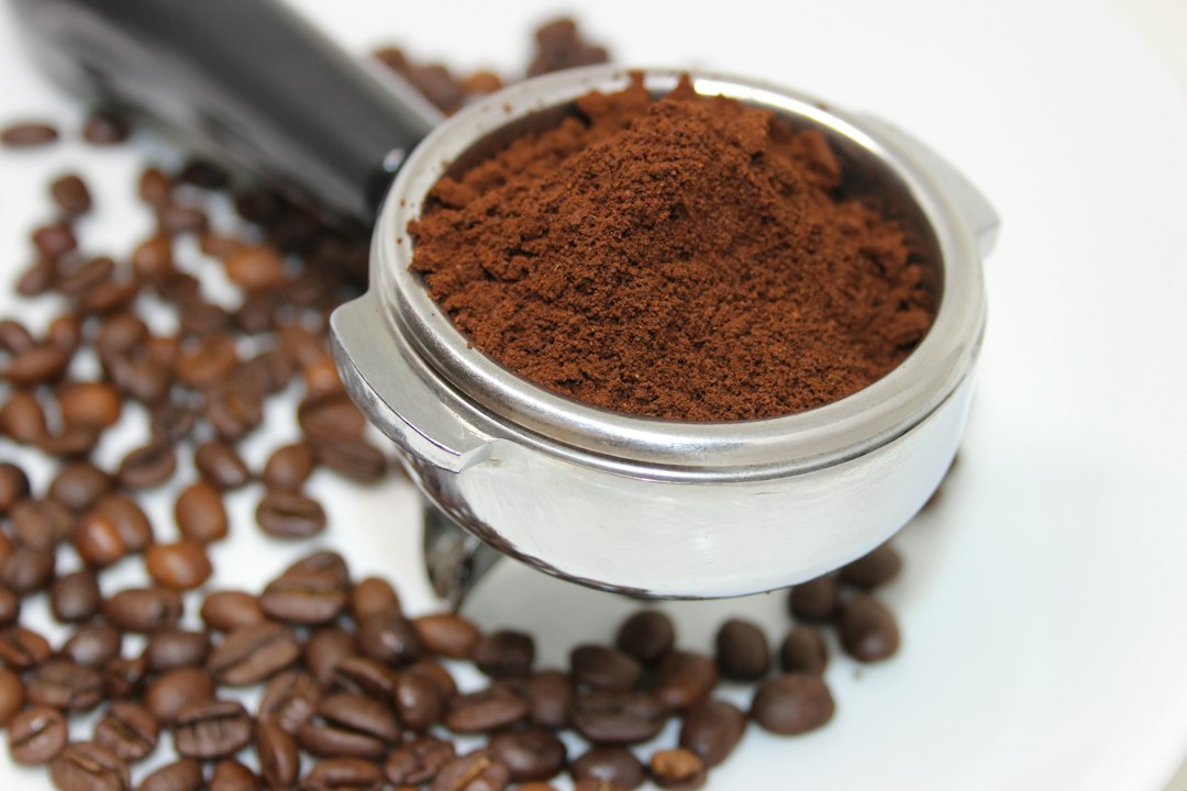 Siebträger einer Espressomaschine in Nahaufnahme